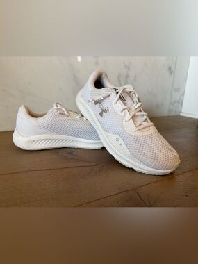 Under Armour Men’s All-White Breathable Mesh Athletic Sneaker - like new
